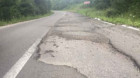 CJ Cluj somează constructorul să refacă drumul DJ 103 N pe care au apărut cratere