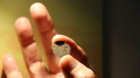 O monedă descoperită pe o insulă din Australia ar putea fi cel mai vechi artefact găsit pe acest continent