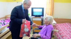 Cadouri pentru vârstnicii de la Centrul de Îngrijire din Cluj