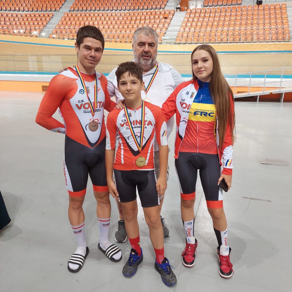 Sarca Radu, Patrascu Ioana, Muresan Sebastian si antrenor Gheorghe Vasiliu