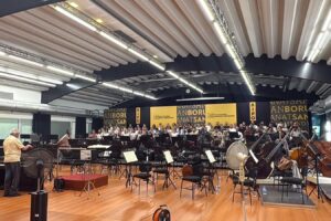 Corul Filarmonicii de Stat Transilvania la repetiții, înainte de concert